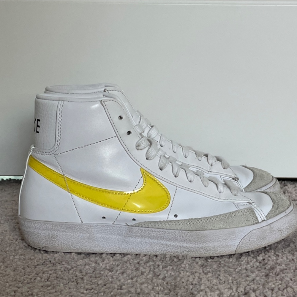 High Top Nike SB Blazer Sneakers in Yellow - Picture 2 of 14